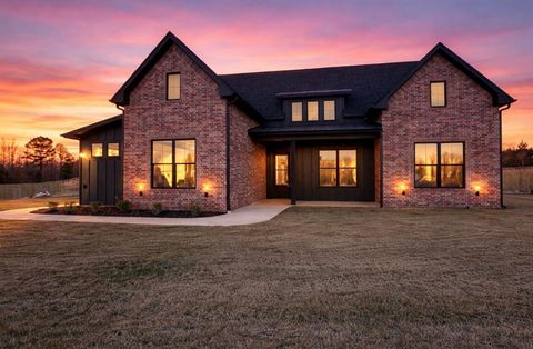 Homes For Sale - 190 Brooks Dr<br/> Gladewater, TX 75647