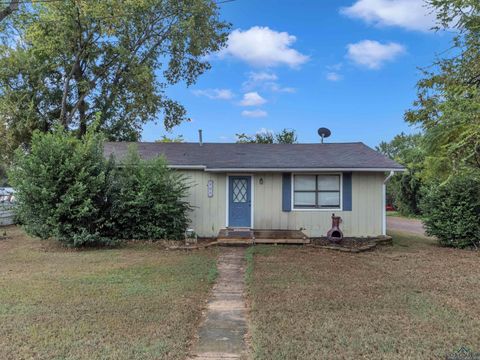 Homes For Sale - 605 Melba Avenue<br/> Gladewater, TX 75647