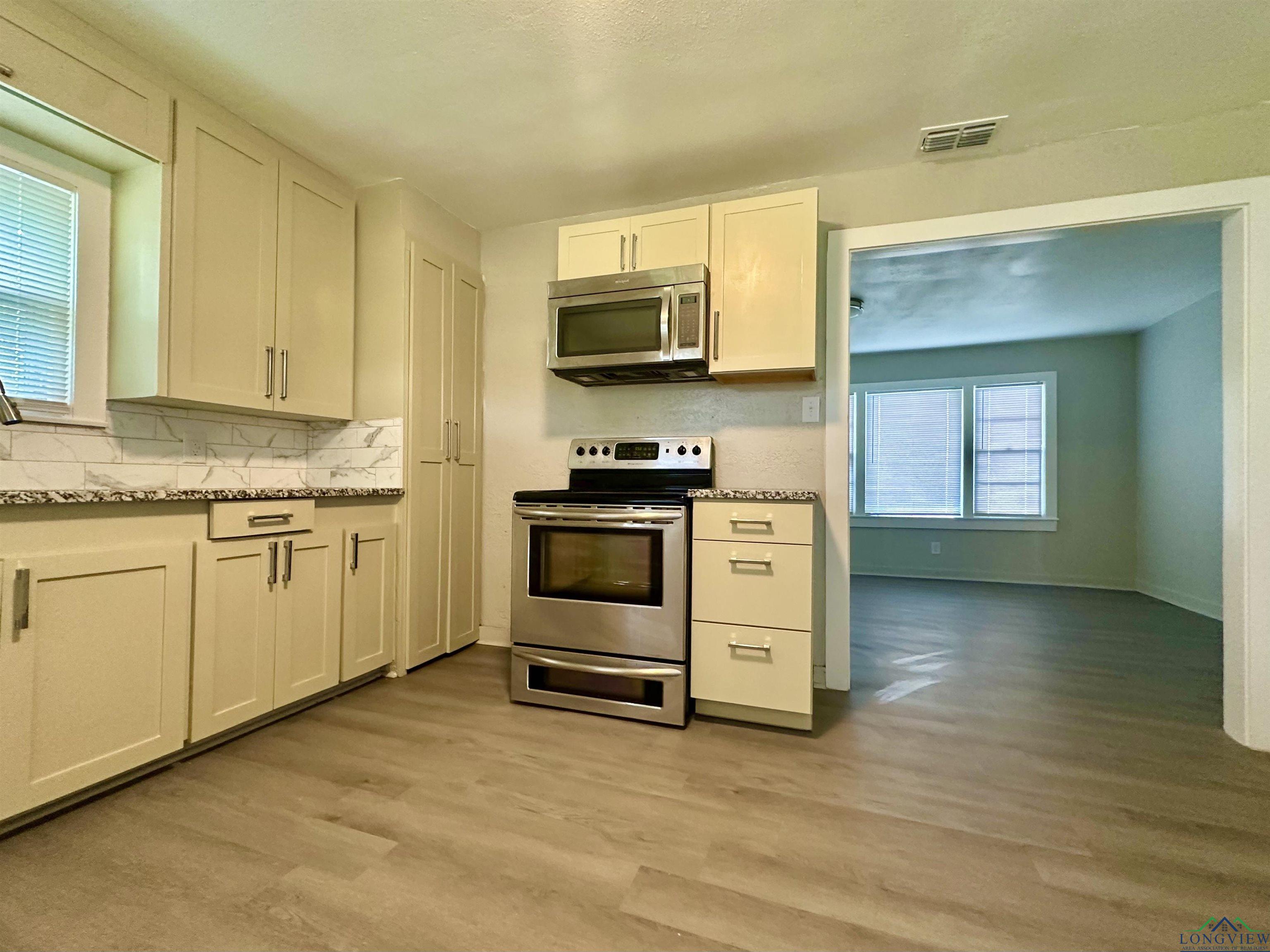 1407 E Us 80, White Oak, Texas image 7