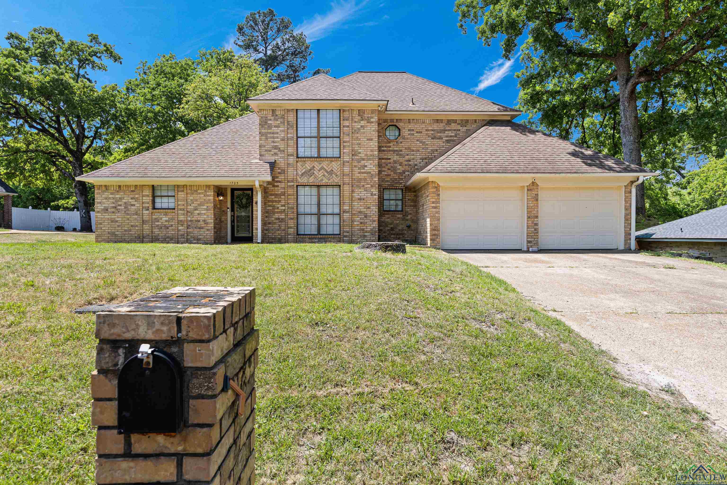 1703 Edgebrook St, Henderson, Texas image 1