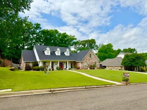 Homes For Sale - 3709 Holly Trail<br/> Longview, TX 75605