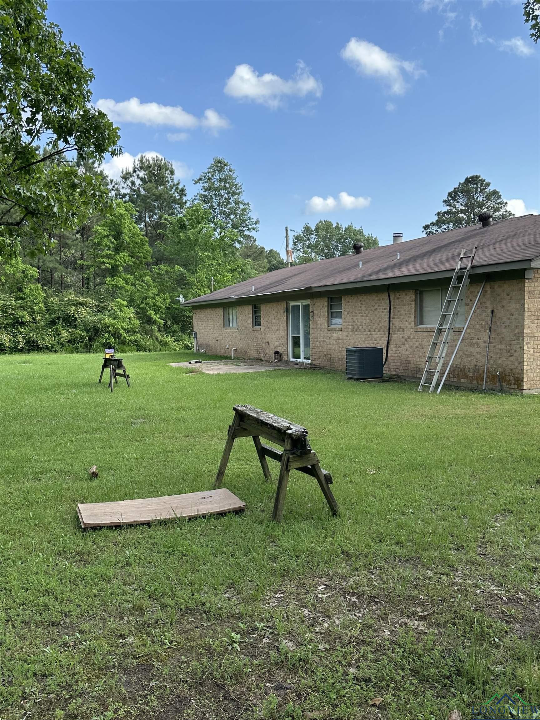213 County Road 3131, De Berry, Texas image 2