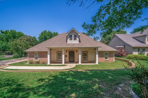 Homes For Sale - 1223 Pine St<br/> Kilgore, TX 75662