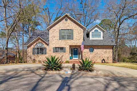Homes For Sale - 1109 Sherwood St<br/> Gladewater, TX 75647