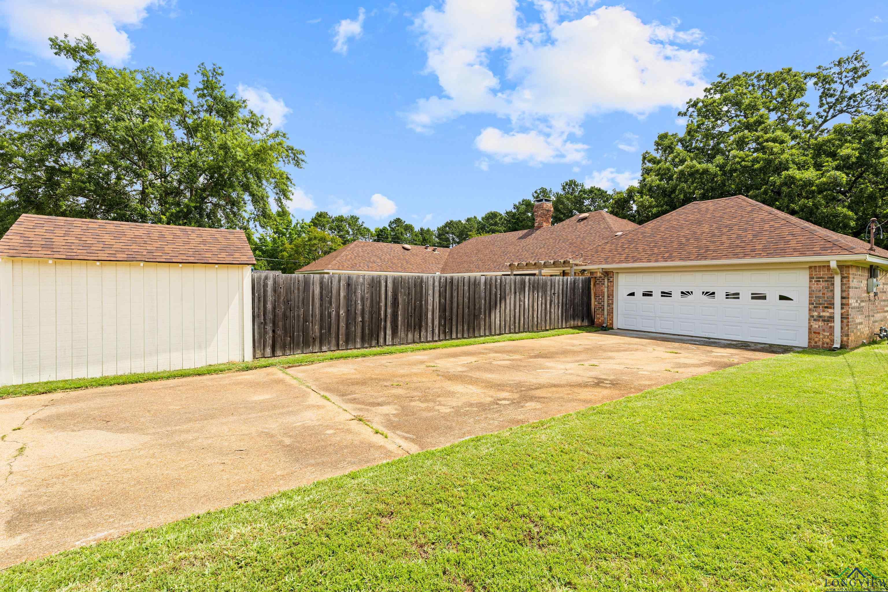 1307 Spring Tree Ln, Kilgore, Texas image 8