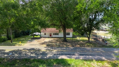 Homes For Sale - 404 Forsythe St<br/> Carthage, TX 75633