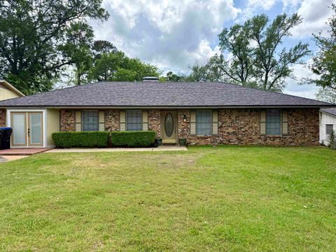 Homes For Sale - 1310 Colgate Dr<br/> Gregg County, Longview, TX 75601