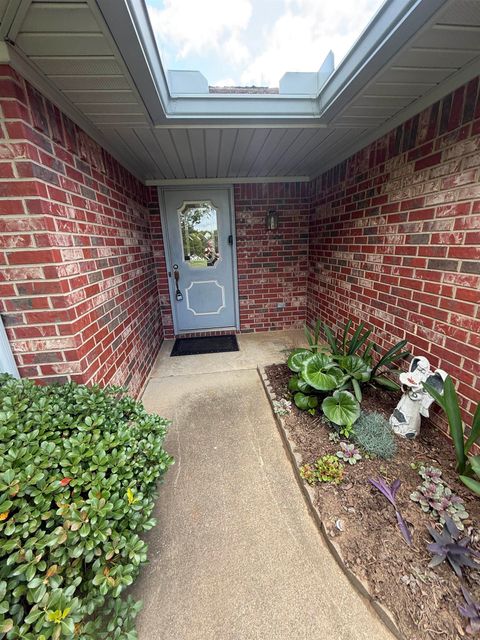 Homes For Sale - 310 Spring Valley Rd<br/> Henderson, TX 75652