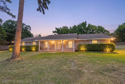Homes For Sale - 409 Reel Rd<br/> Longview, TX 75604