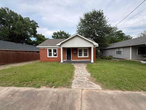 Homes For Sale - 617 N Trinity St<br/> Gilmer, TX 75644