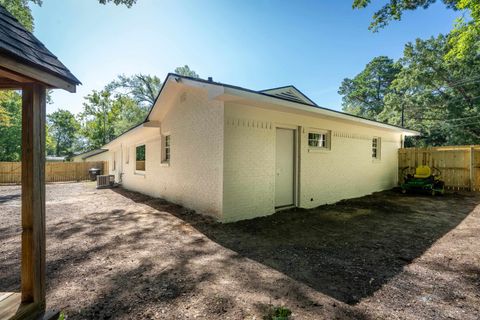 Homes For Sale - 709 E Birdsong St<br/> Longview, TX 75602