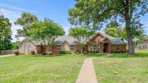 Homes For Sale - 167 E Burton<br/> Longview, TX 75603
