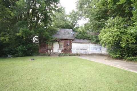Homes For Sale - 305 E Young St<br/> Longview, TX 75602