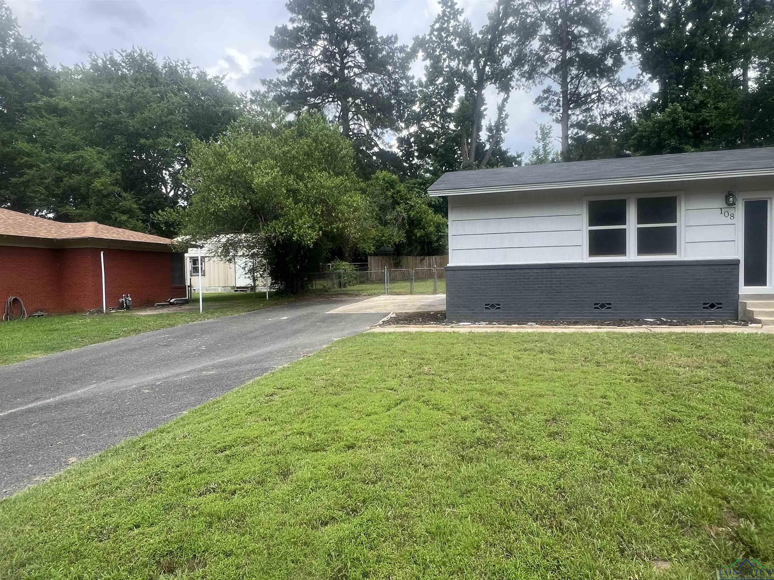 108 Carson St, Marshall, Texas image 2