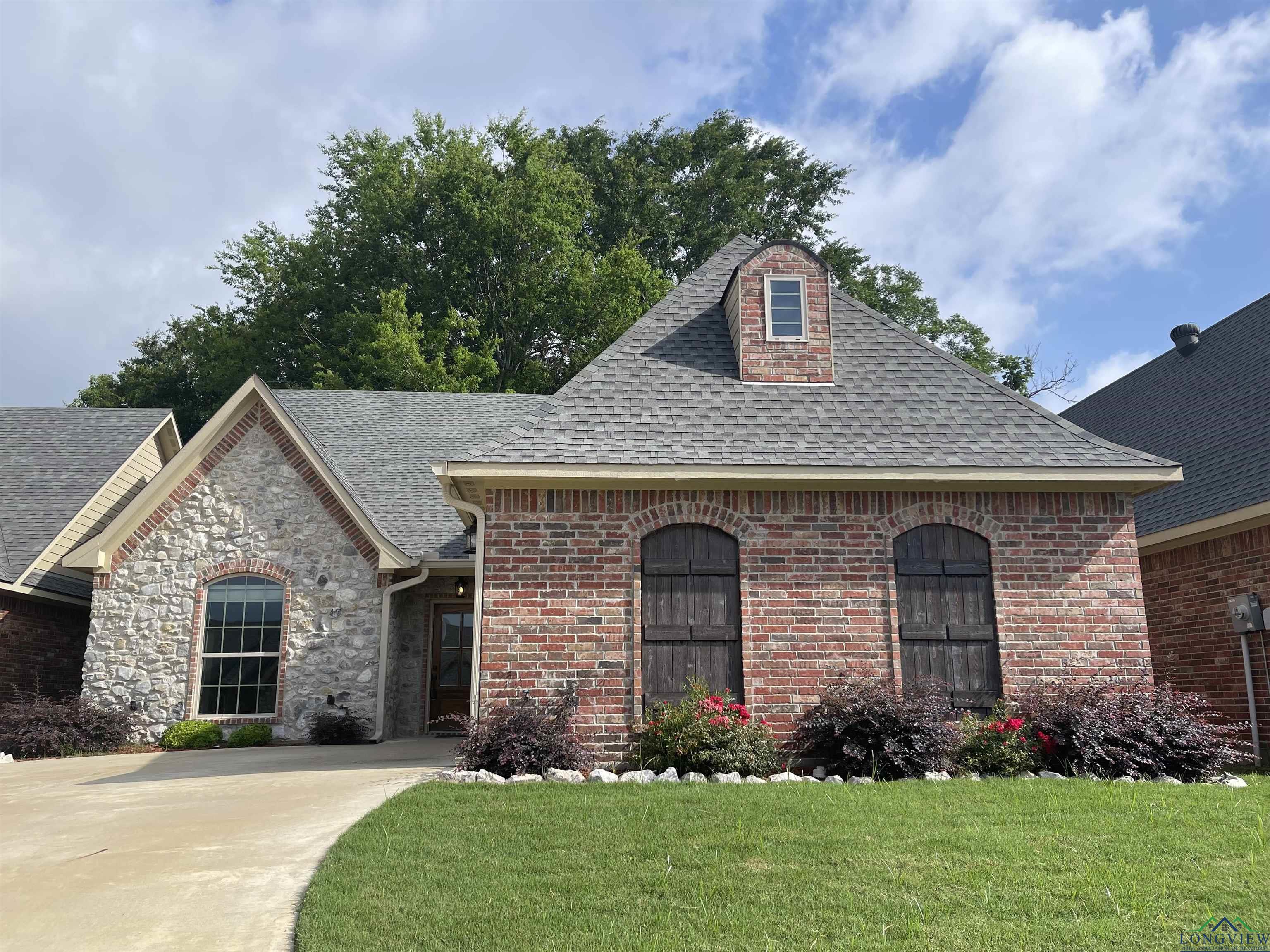 1210 Cobblestone Ct, Carthage, Texas image 1