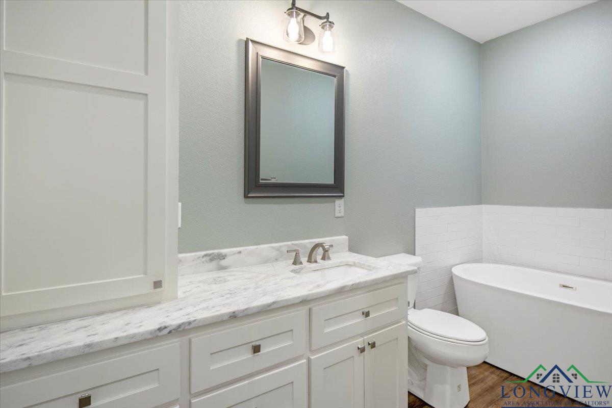1210 Cobblestone Ct, Carthage, Texas image 24
