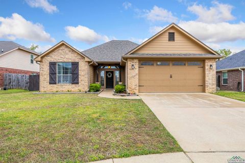 Homes For Sale - 409 Harrell Dr<br/> Chandler, TX 75758