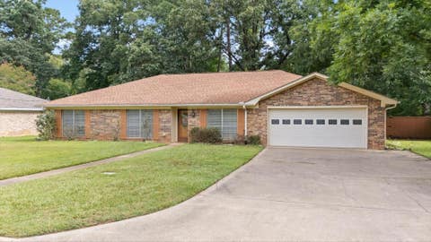 Homes For Sale - 409 Woodway Ln<br/> Longview, TX 75605