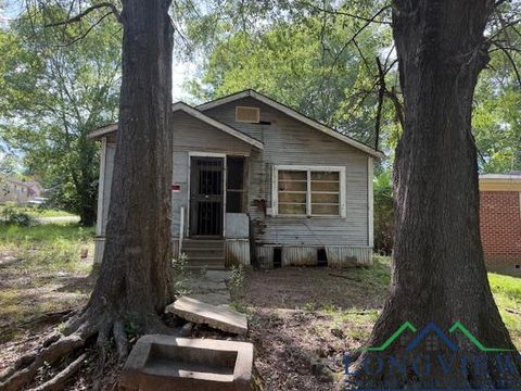 Homes For Sale - 905 Elmore St<br/> Harrison County, Marshall, TX 75670