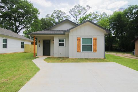 Homes For Sale - 125 Vesta St<br/> Longview, TX 75602