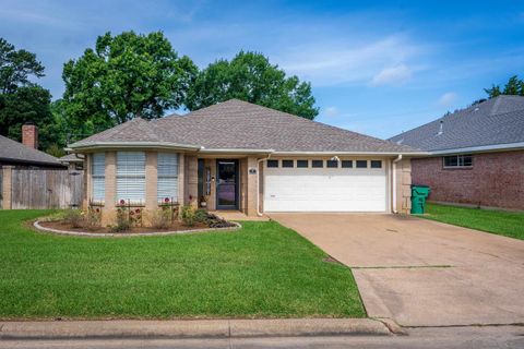 Homes For Sale - 7 Pebble Creek N Dr<br/> Longview, TX 75605