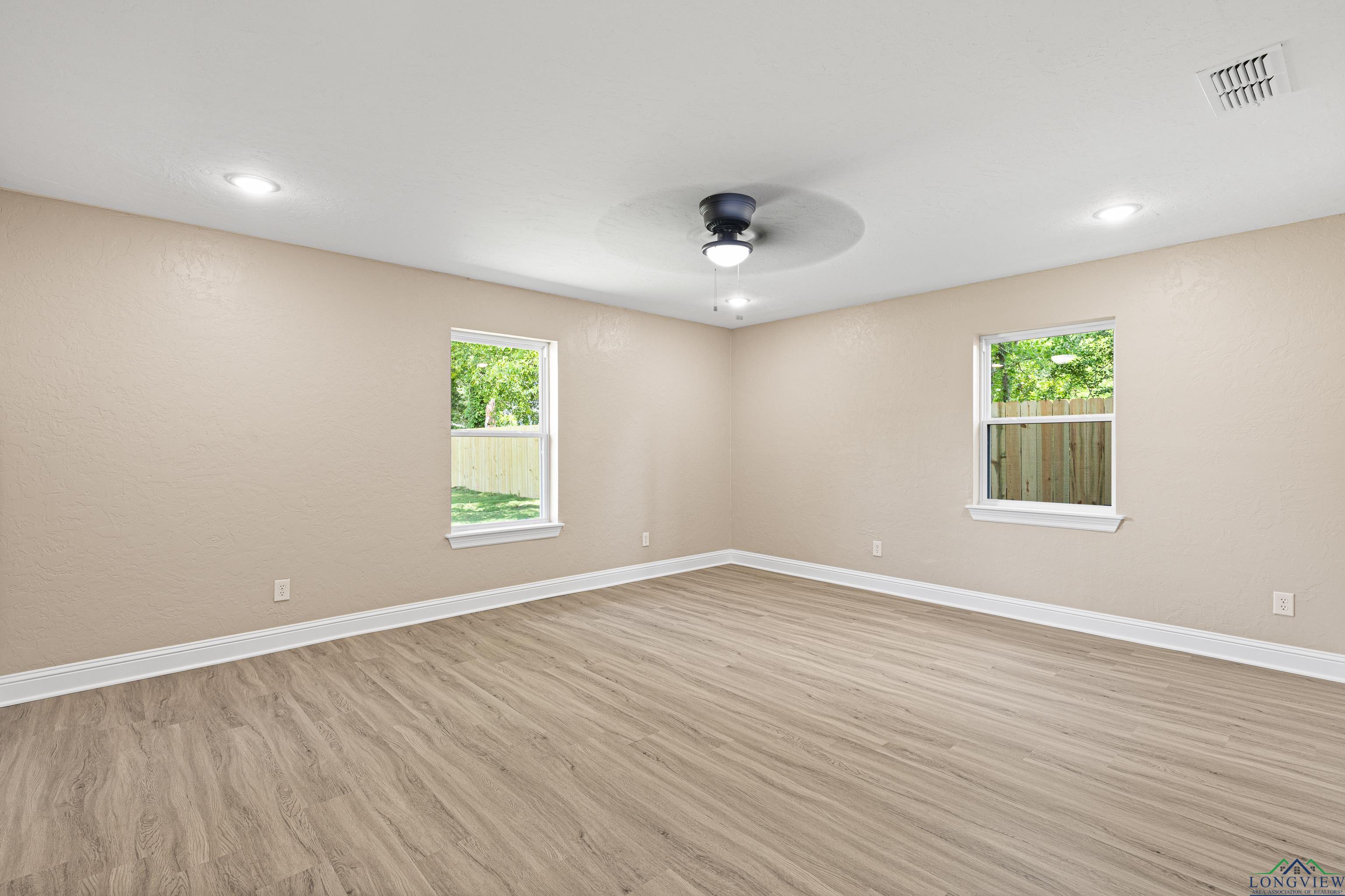 531 Oakwood St, Gladewater, Ohio image 35