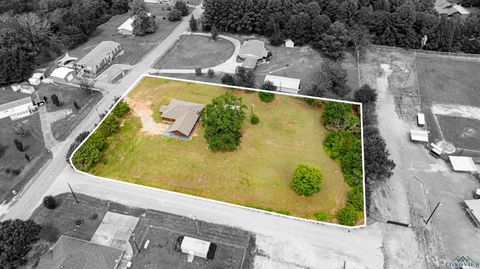 A home in Gladewater