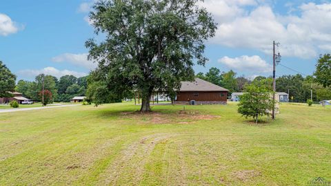 A home in Gladewater