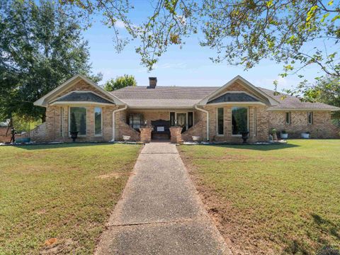 A home in Gladewater