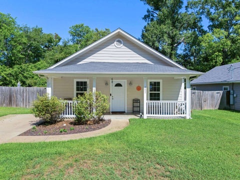 Homes For Sale - 382 S Center St<br/> Gregg County, Gladewater, TX 75647