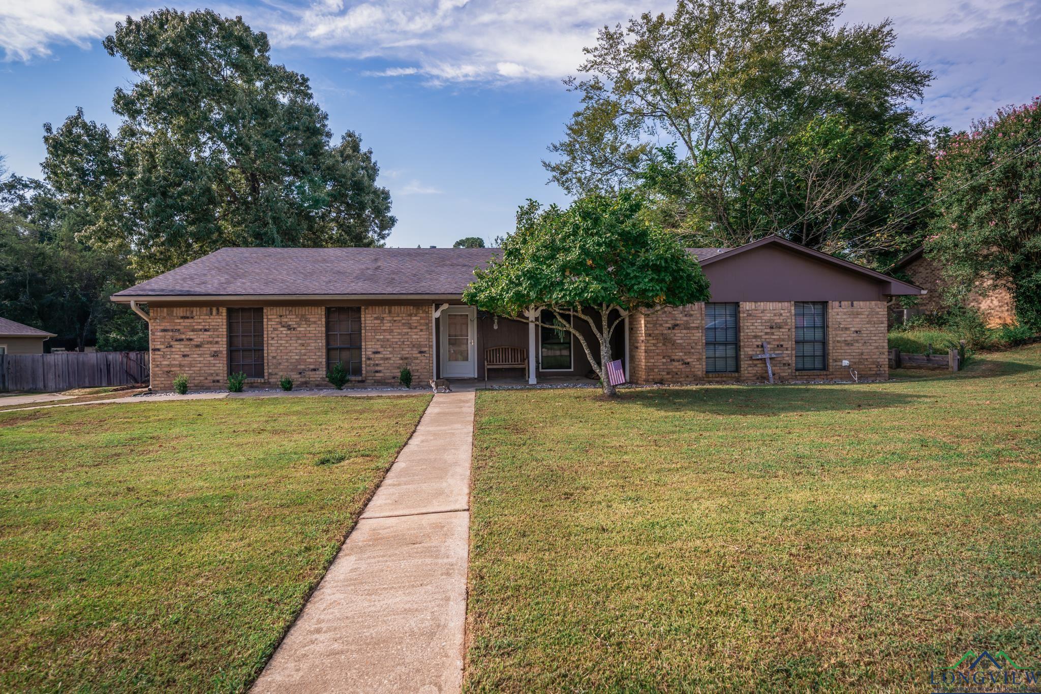 404 E Mari Beth Ln, White Oak, Texas image 2