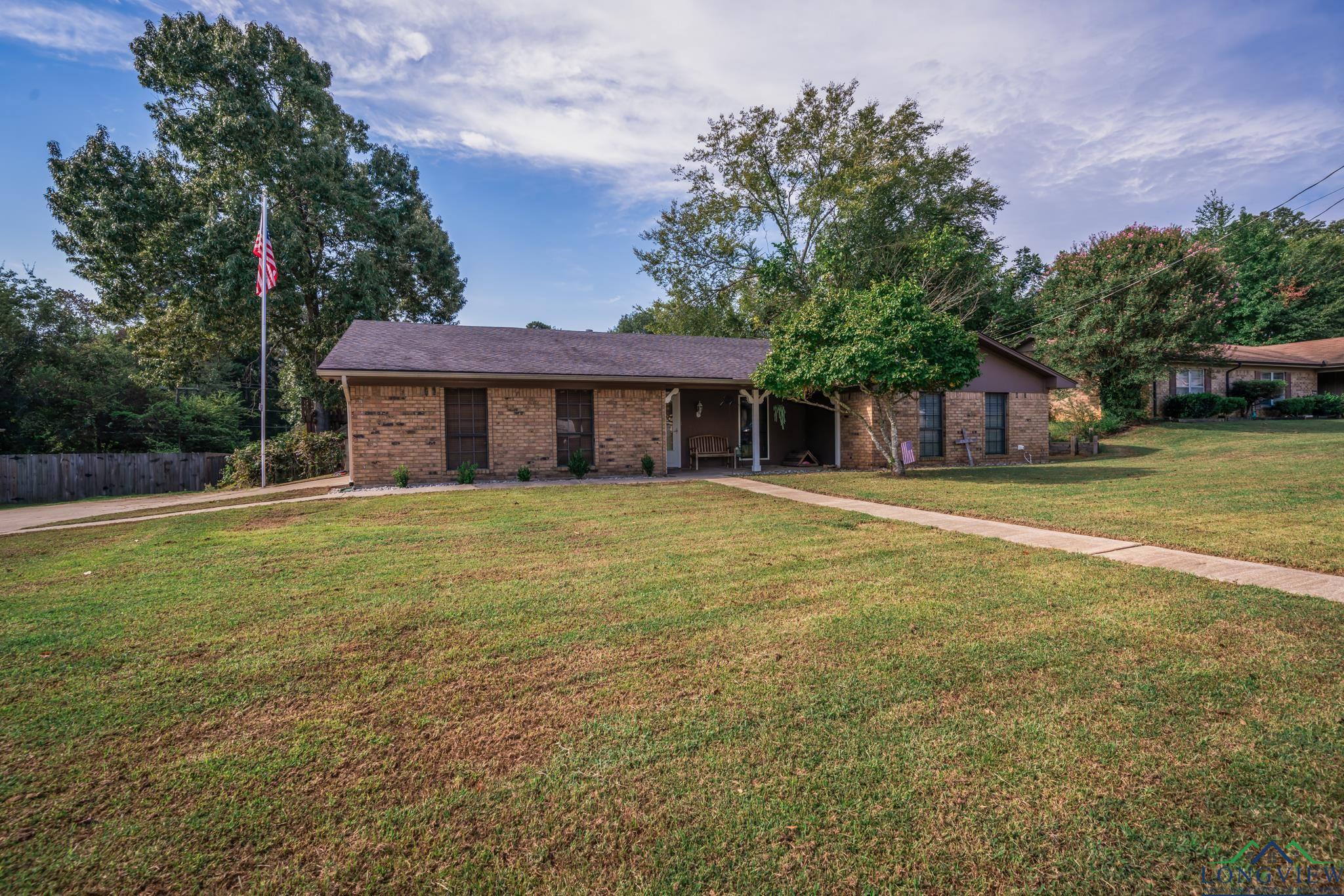 404 E Mari Beth Ln, White Oak, Texas image 3