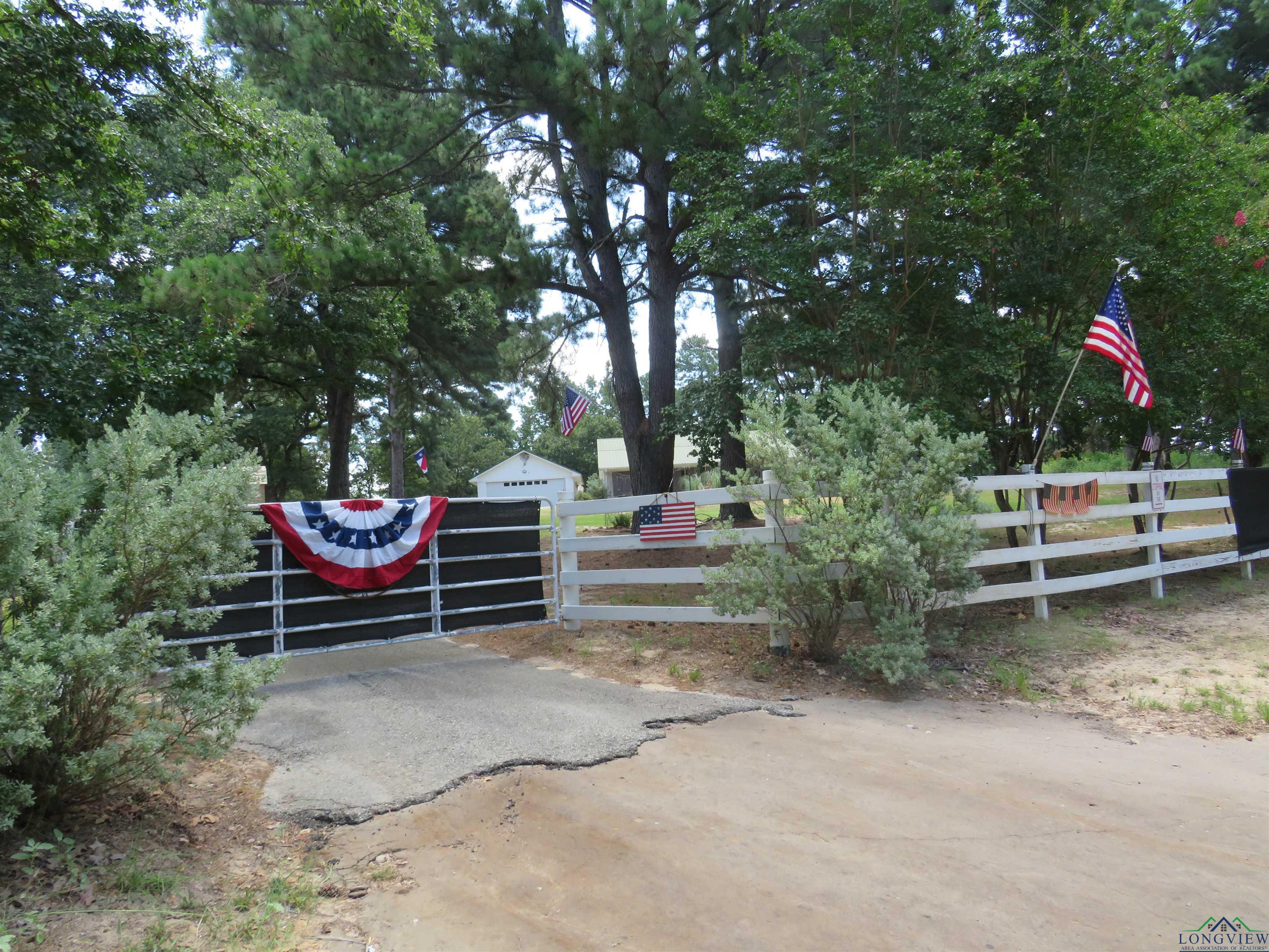 10880 Acr 404, Palestine, Texas image 4