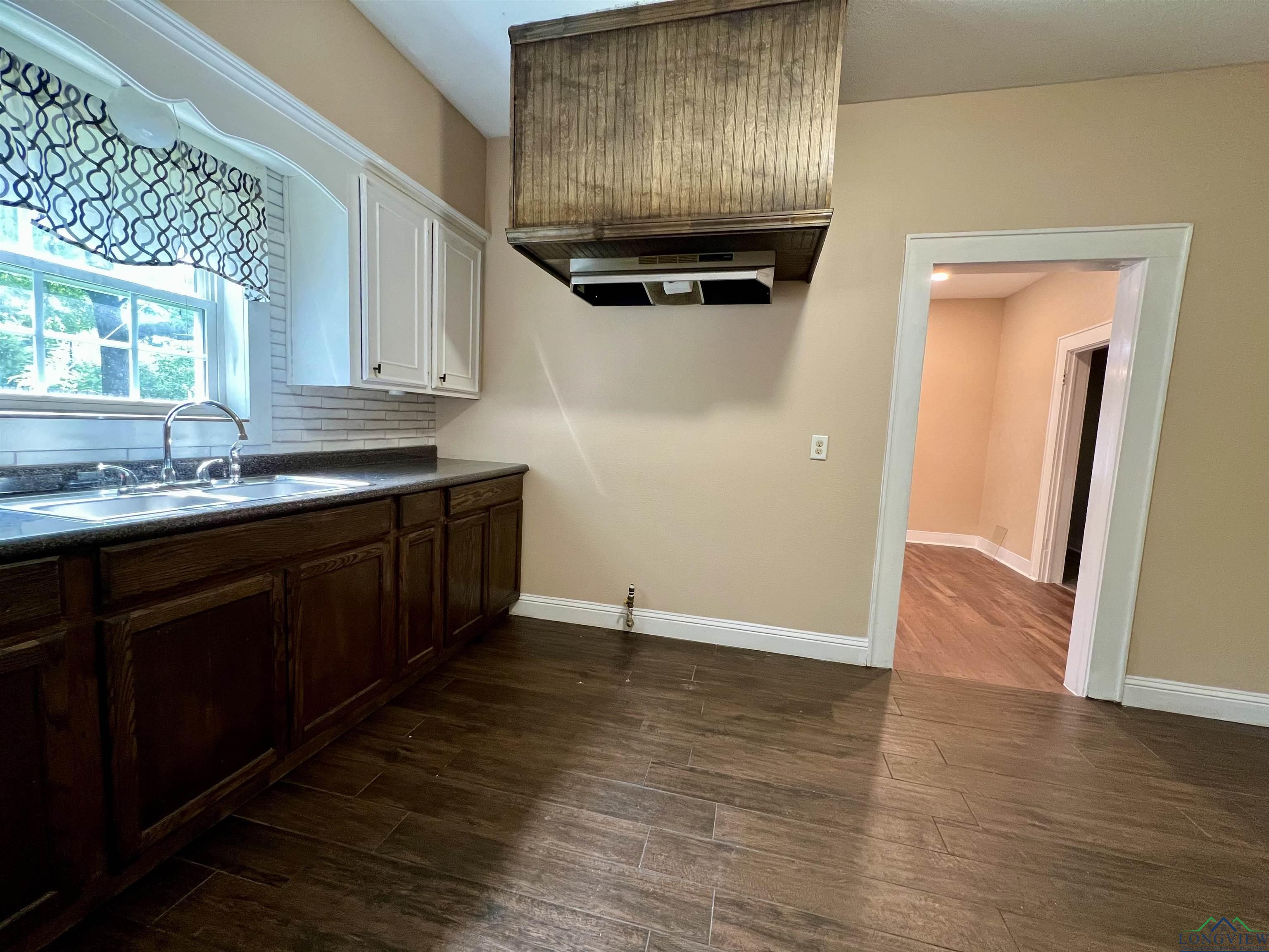 1411 E Timpson St, Longview, Texas image 11