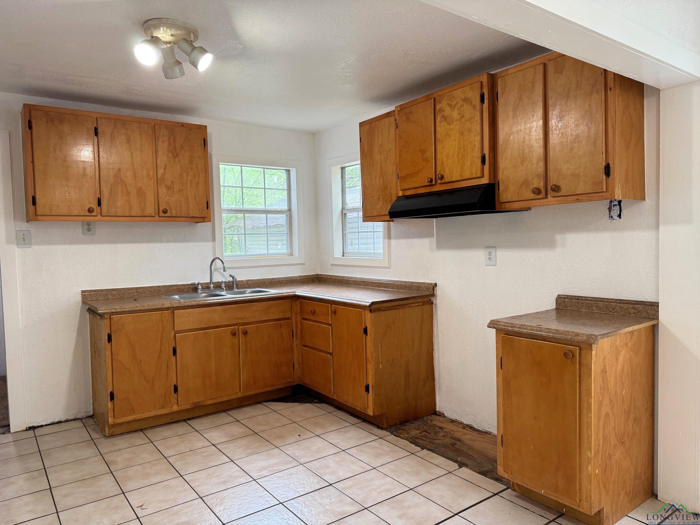 308 E 14th Street, Mount Pleasant, Texas image 6