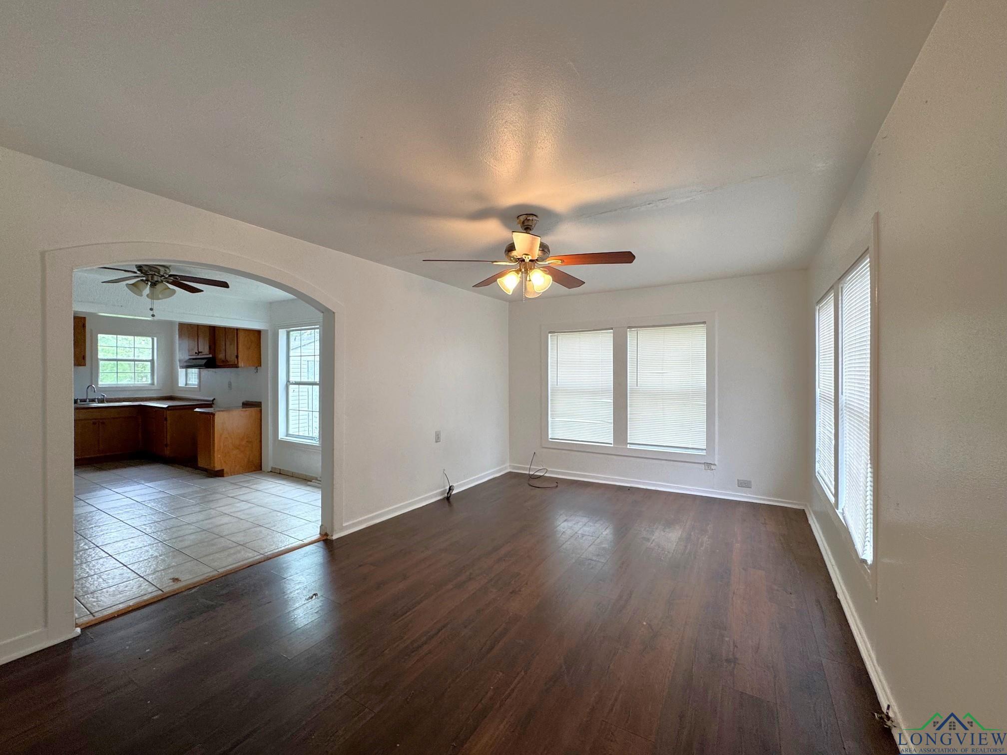 308 E 14th Street, Mount Pleasant, Texas image 2