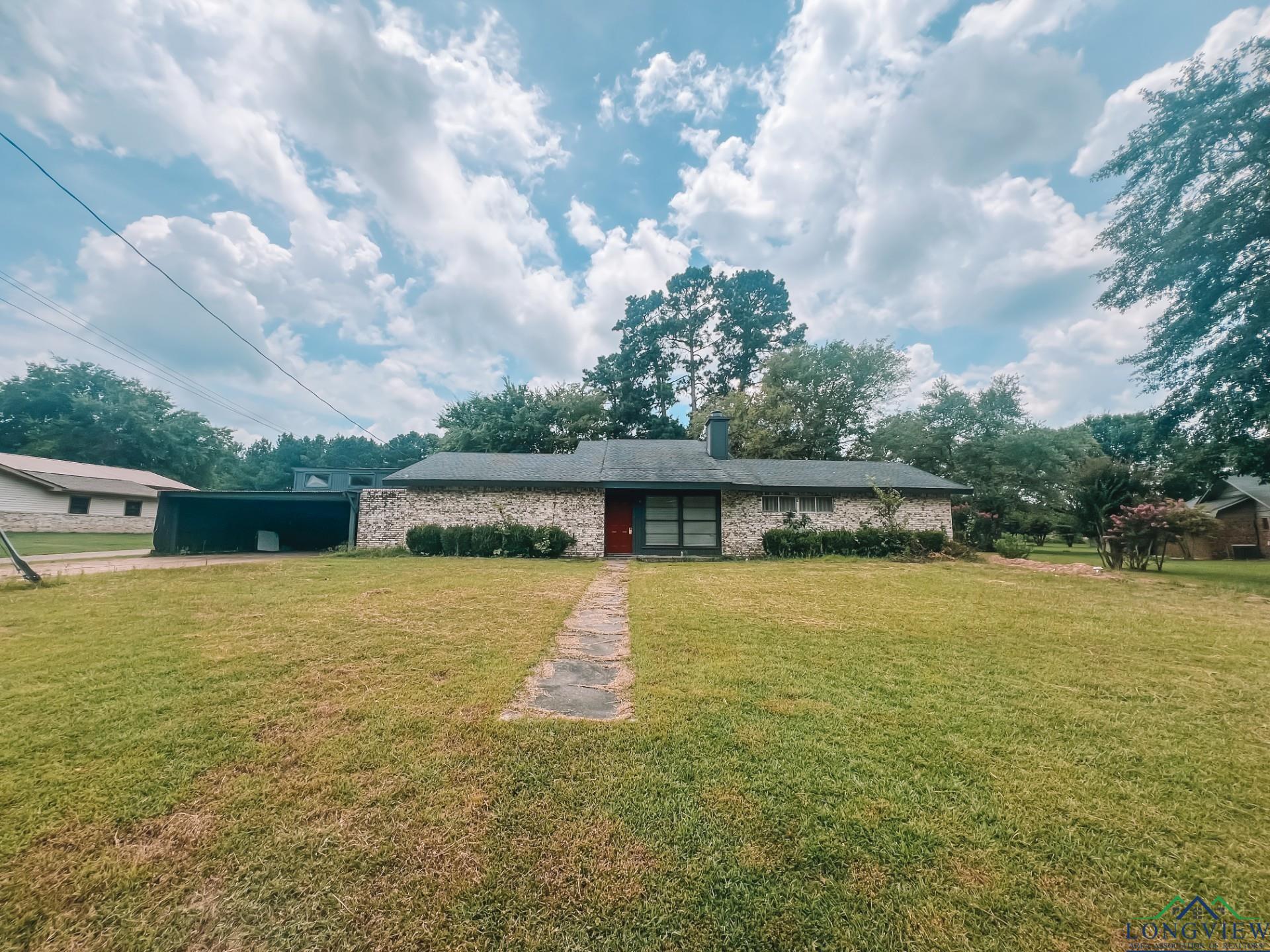 304 Highland Dr, Pittsburg, Texas image 1