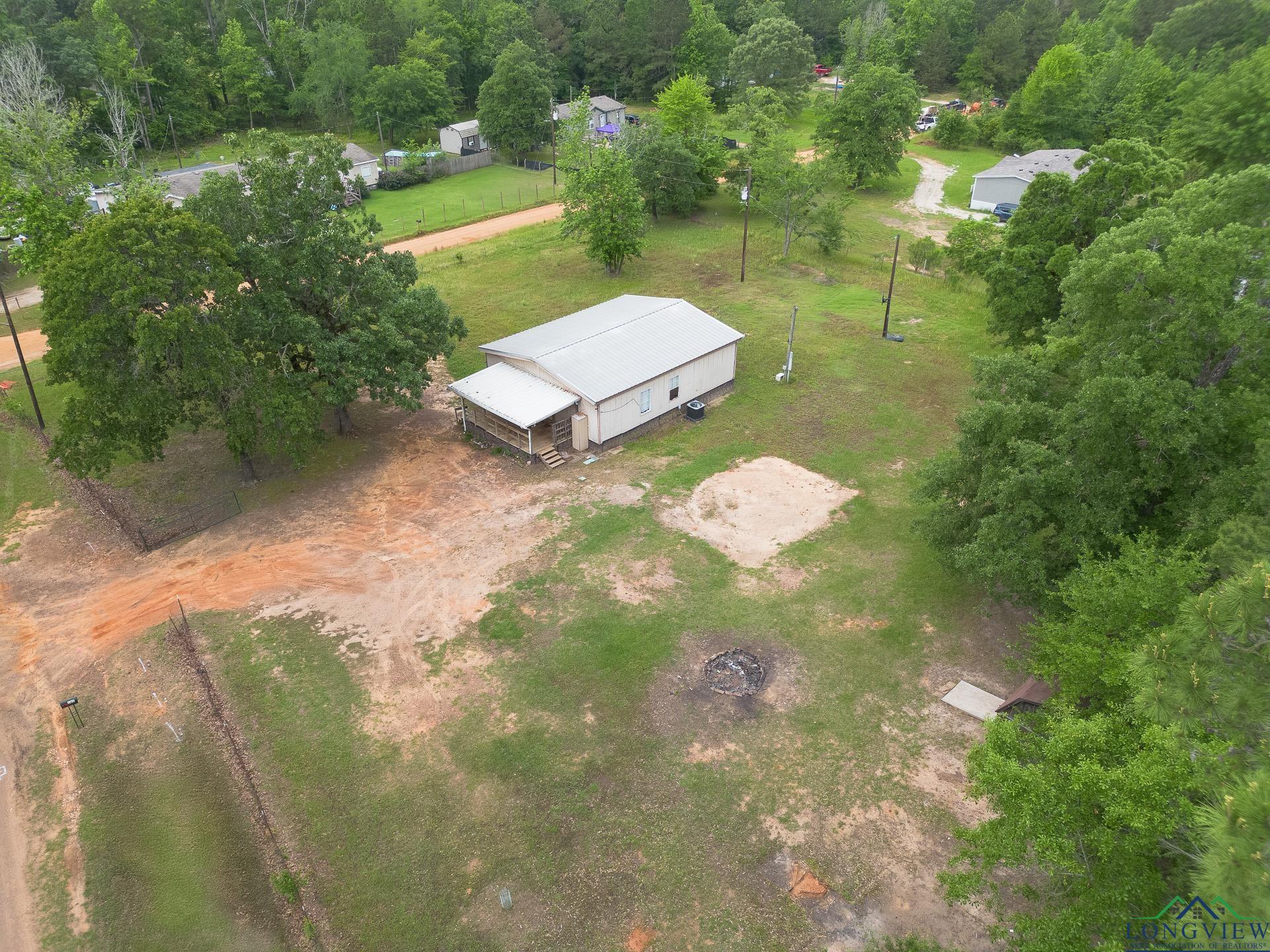 102 N Pecan Dr, Hallsville, Texas image 2