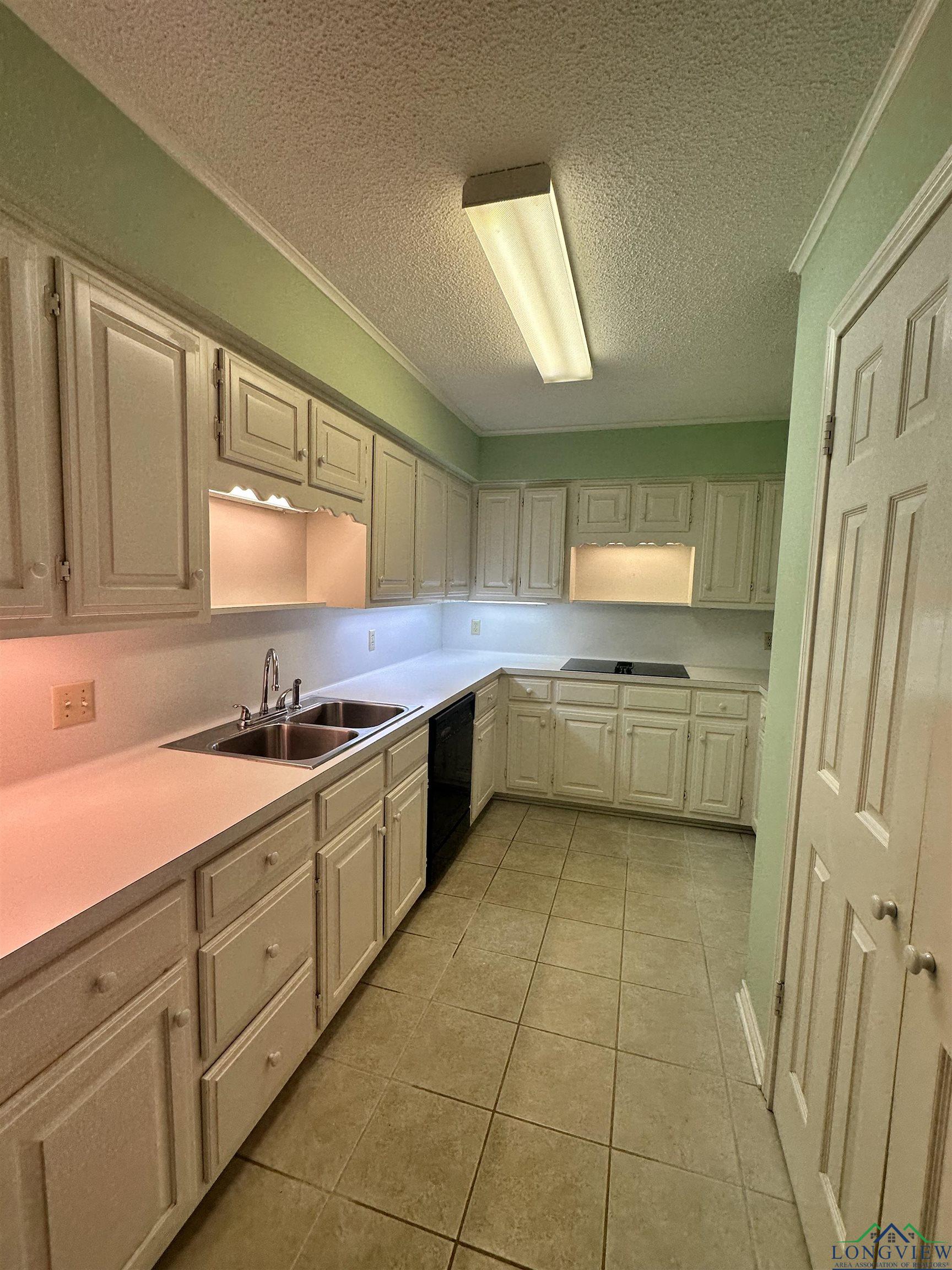 416 Amberwood Cir, Tyler, Texas image 8