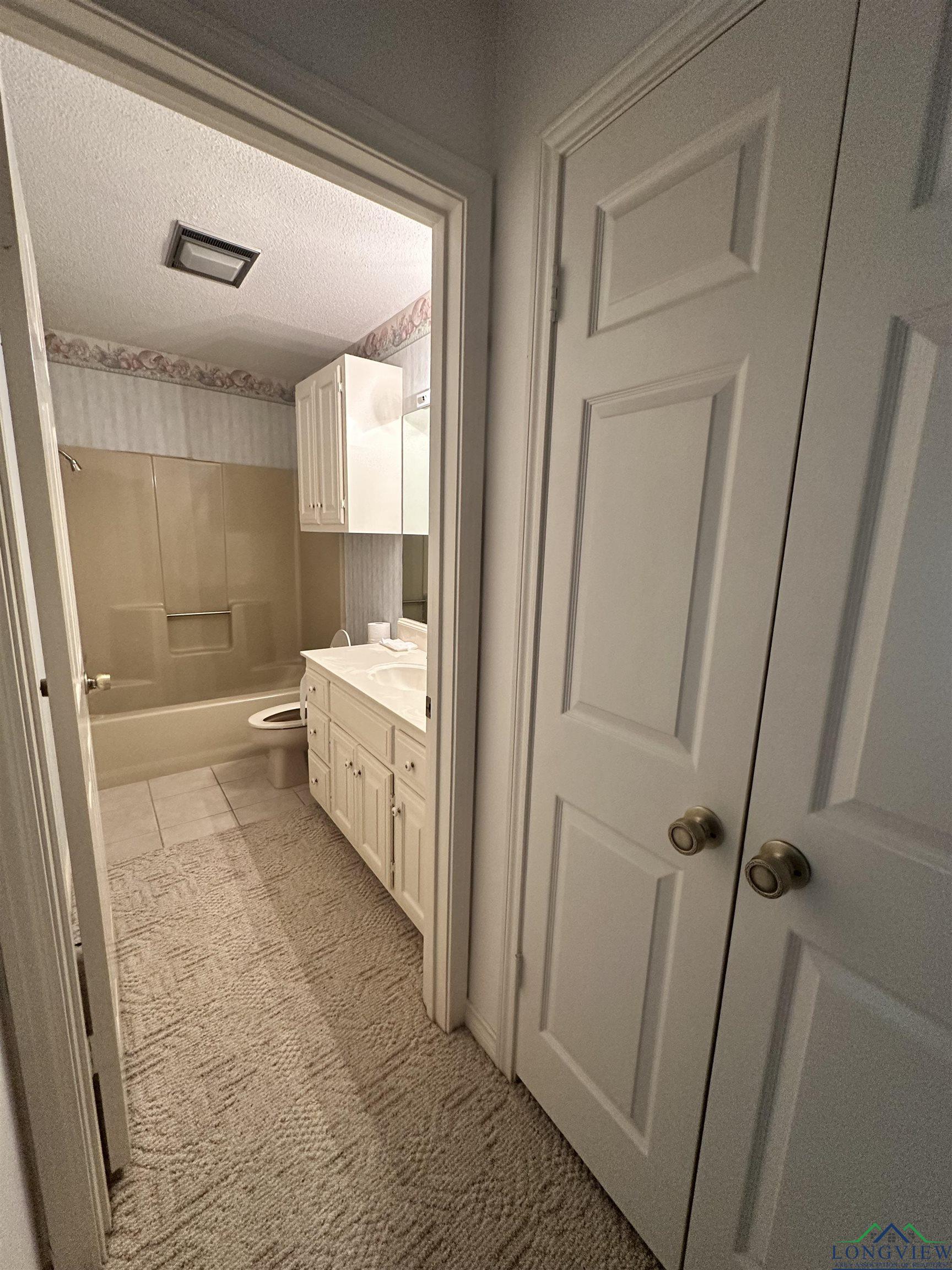 416 Amberwood Cir, Tyler, Texas image 12