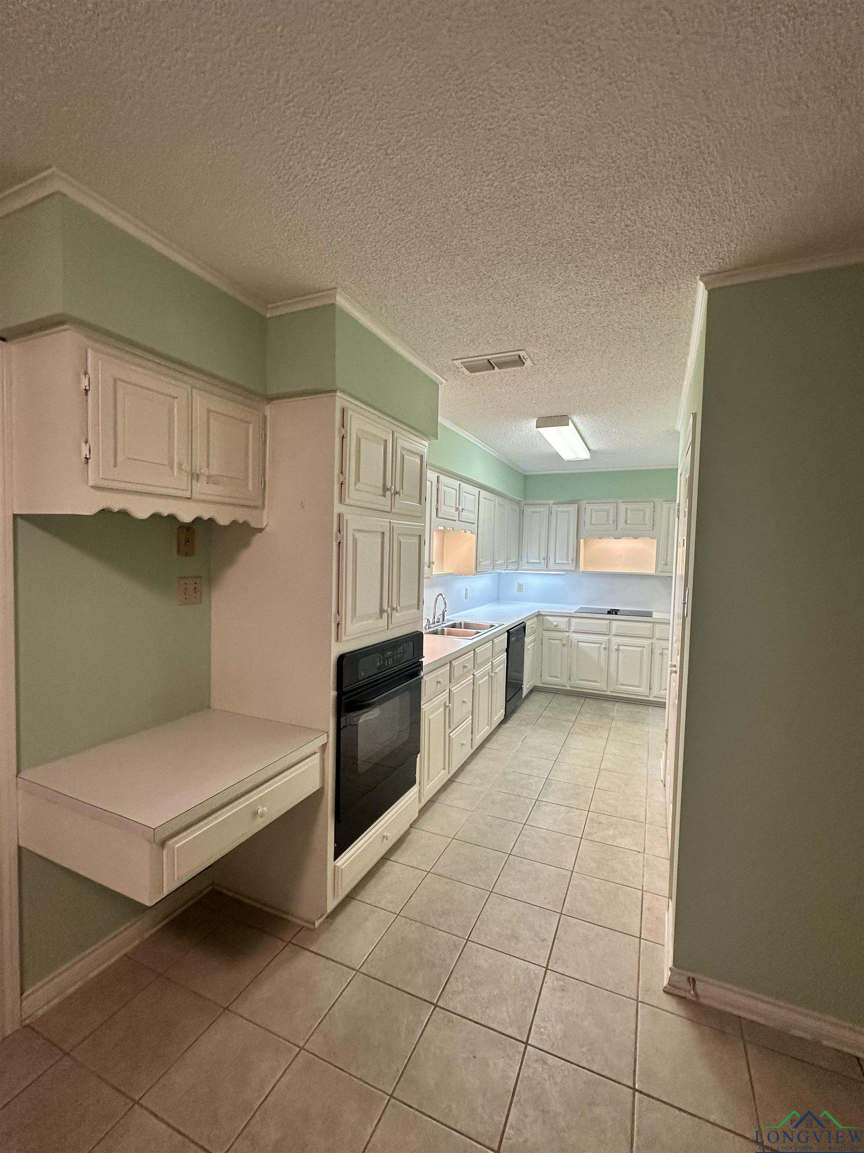 416 Amberwood Cir, Tyler, Texas image 11