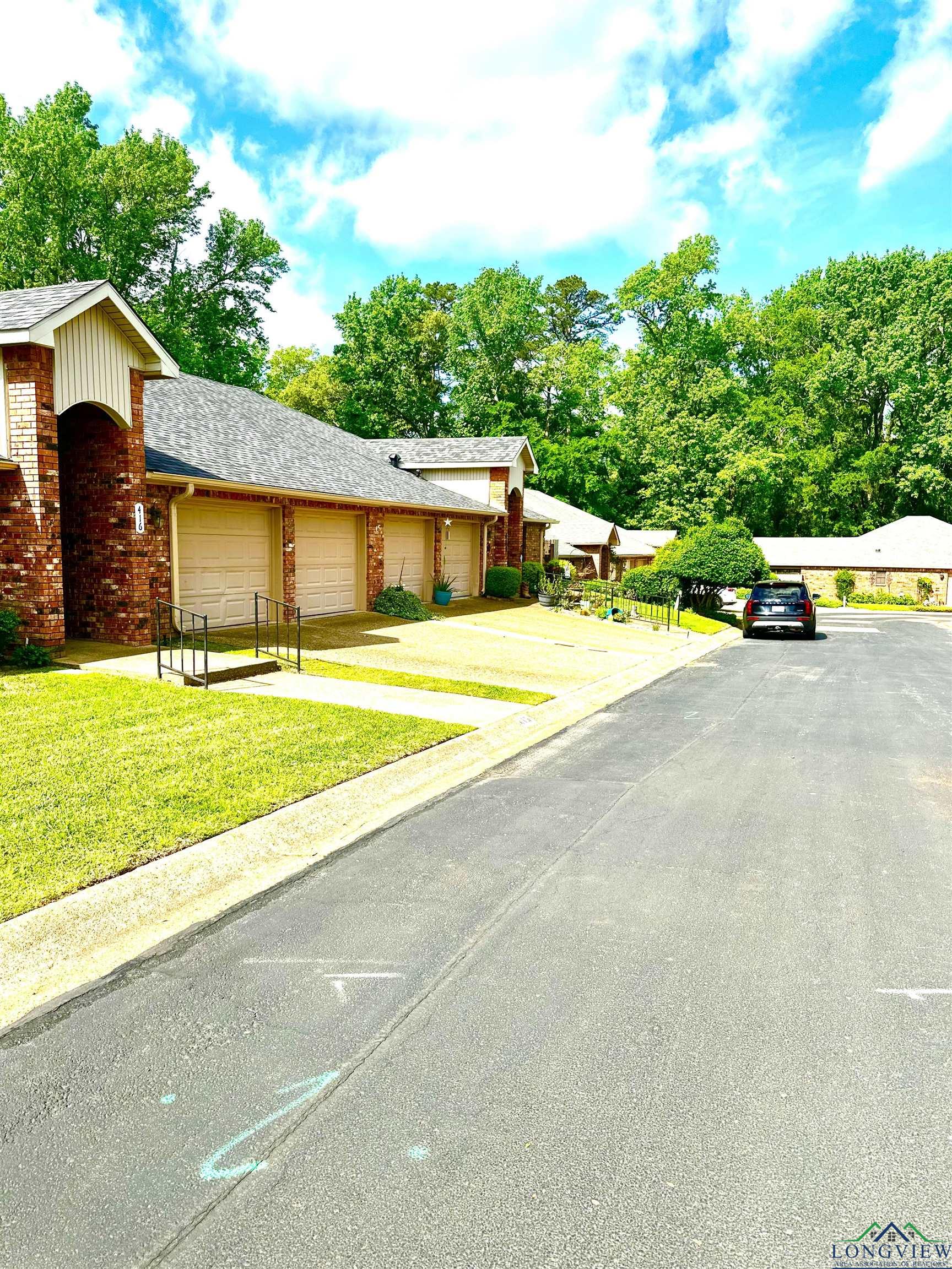 416 Amberwood Cir, Tyler, Texas image 2
