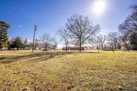 A home in Gladewater