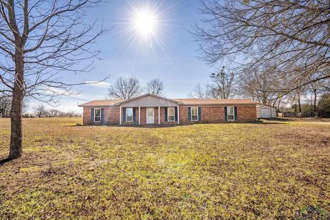 A home in Gladewater