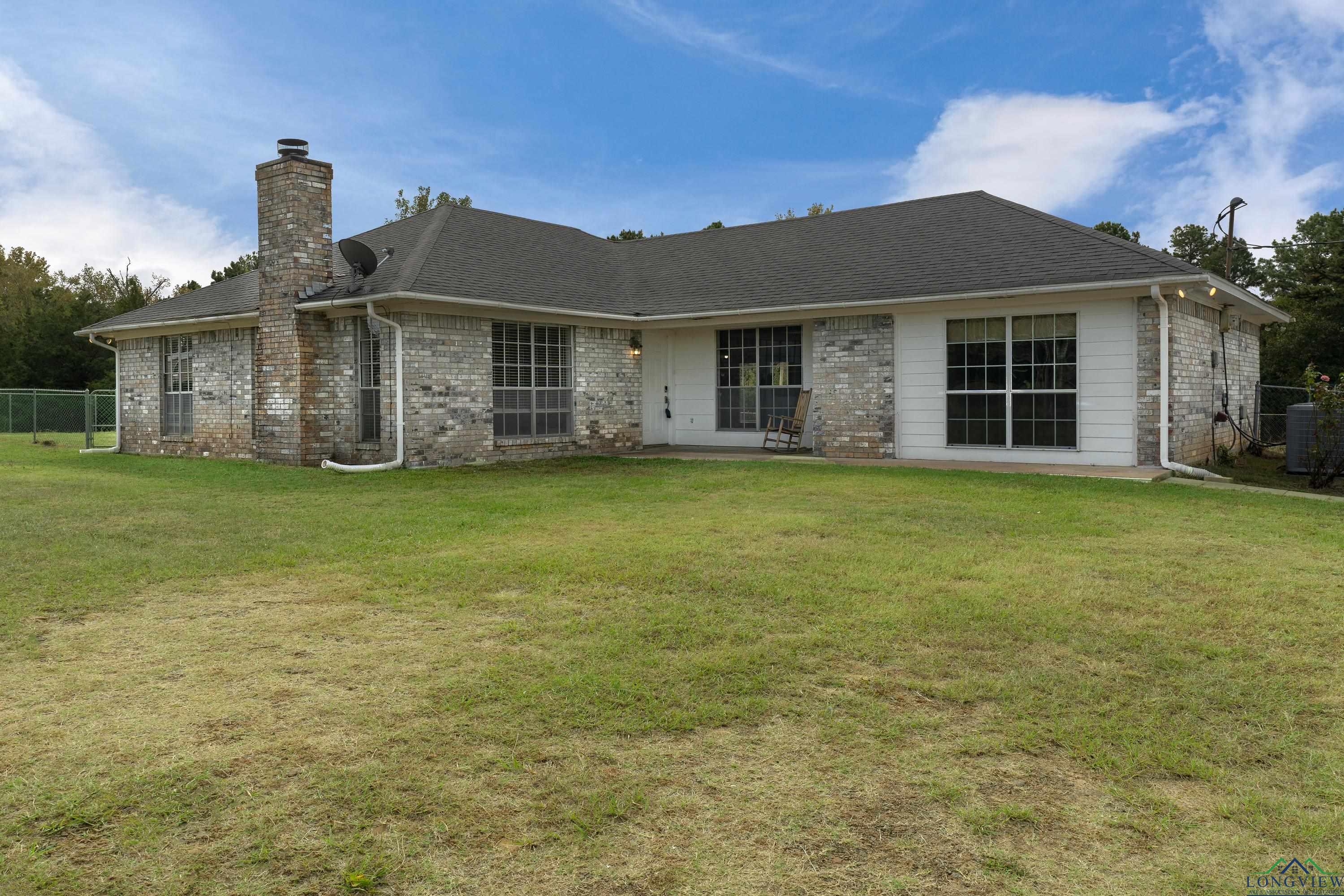 1057 Fir Rd, Gladewater, Texas image 1