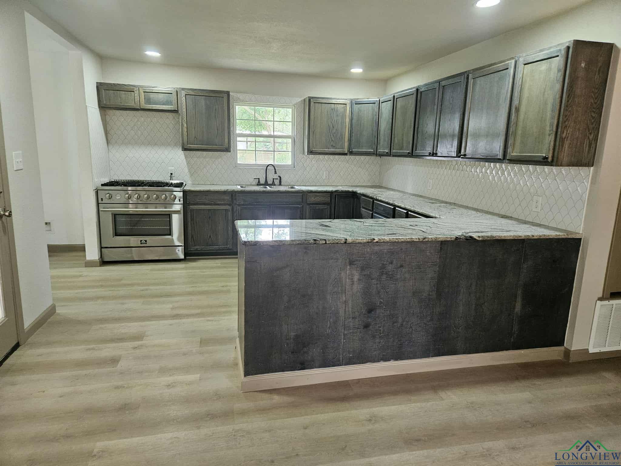 304 Highland, Kilgore, Texas image 5