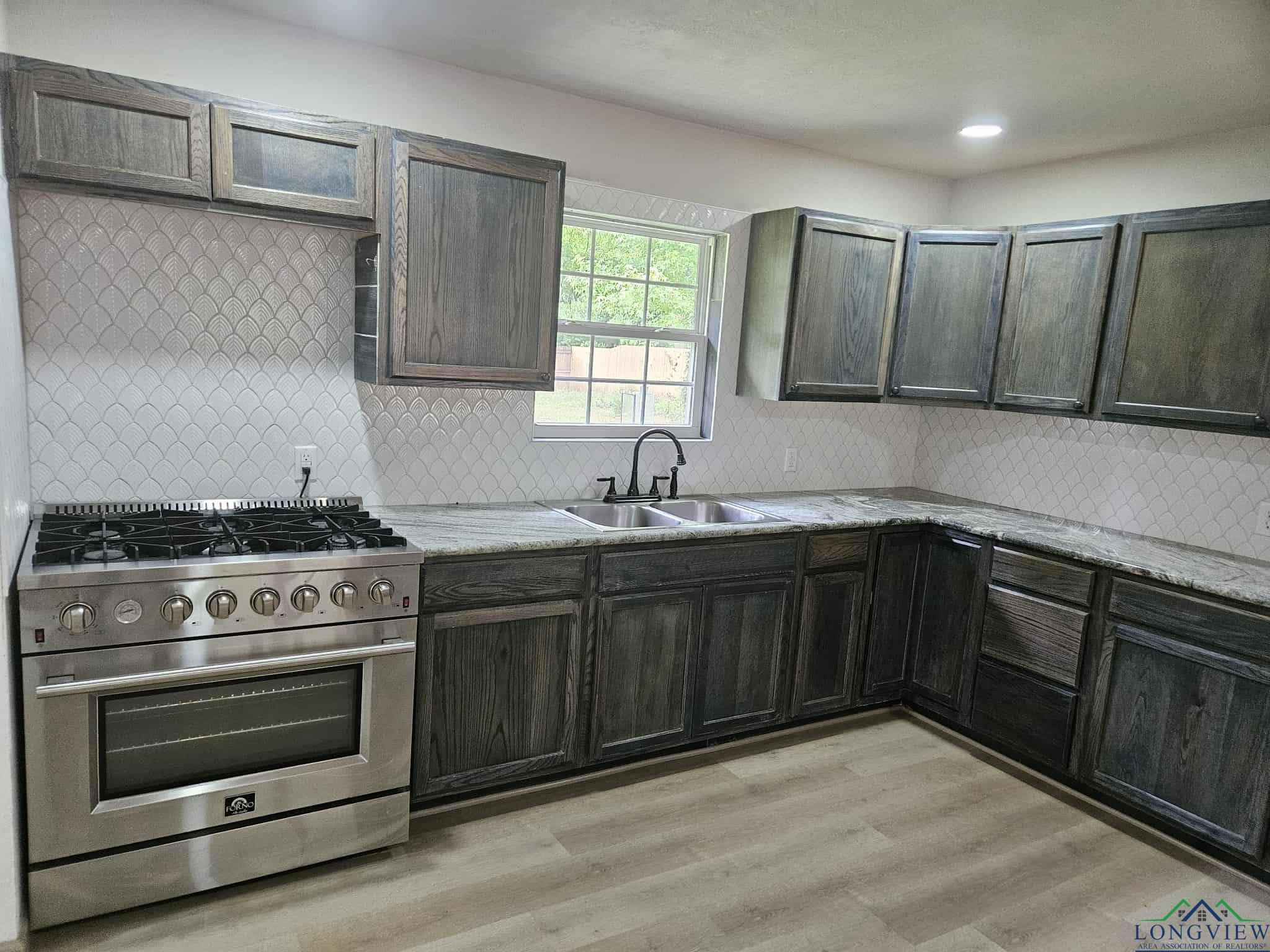 304 Highland, Kilgore, Texas image 7