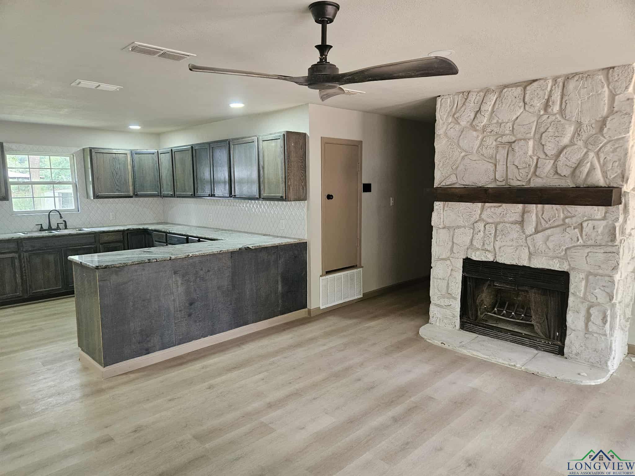 304 Highland, Kilgore, Texas image 8
