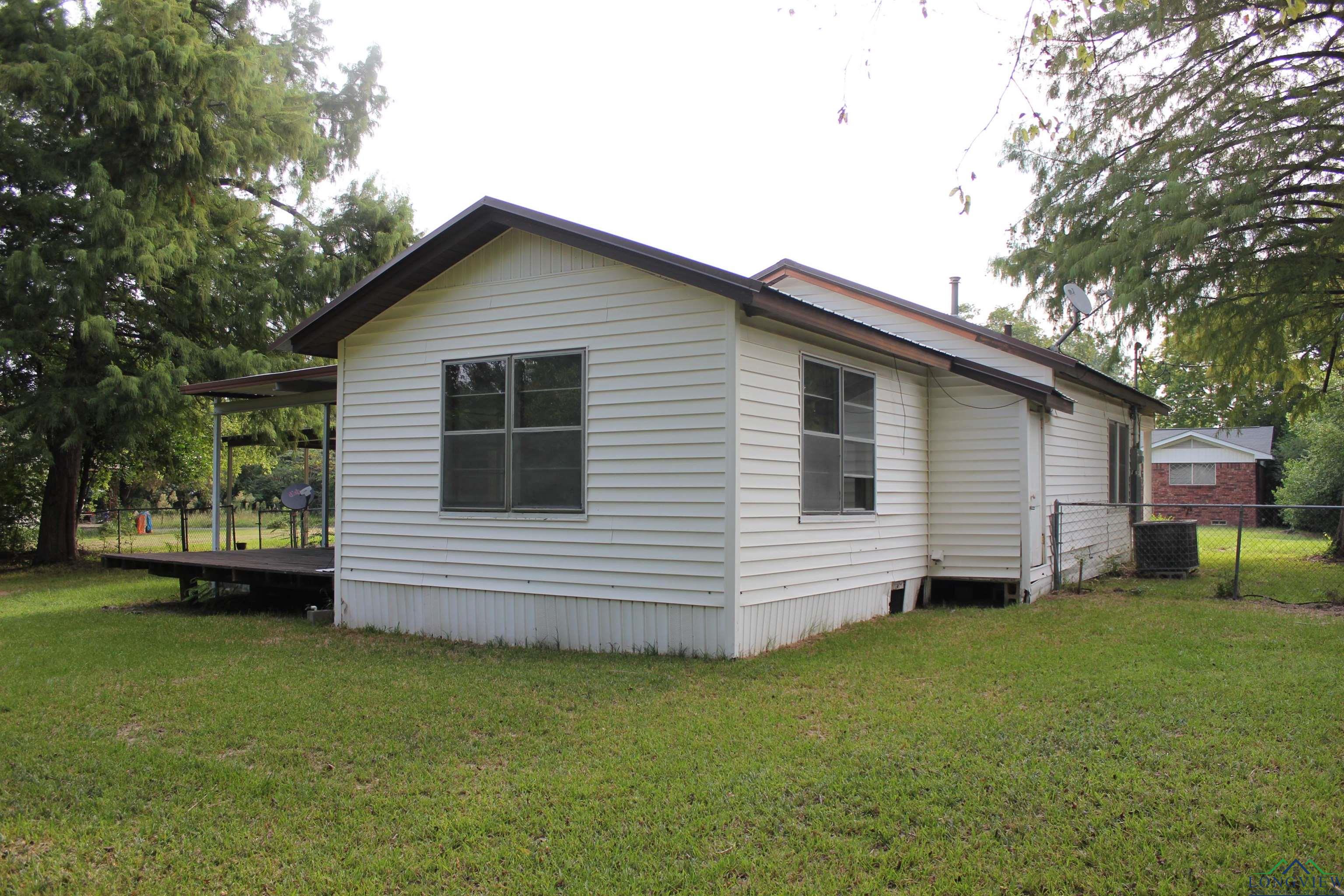 403 N Foster, Linden, Texas image 4