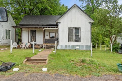 Homes For Sale - 308 Davis St<br/> Gregg County, Longview, TX 75601